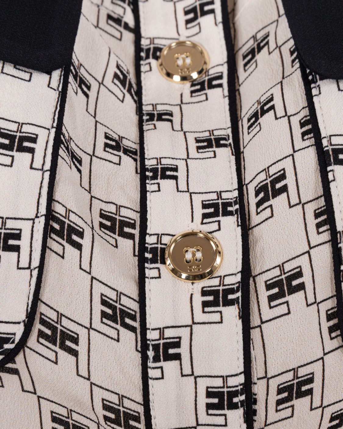 shop ELISABETTA FRANCHI Saldi Camicia: Elisabetta Franchi camicia Logo pattern.
Colletto.
Maniche corte.
Bottoni in metallo color oro con Logo.
Dettagli a contrasto di colore.
Taglio crop.
Vestibilità regolare.
Composizione: 100% viscosa.
Made in Italy.. CA03521E2-E84 number 6995274